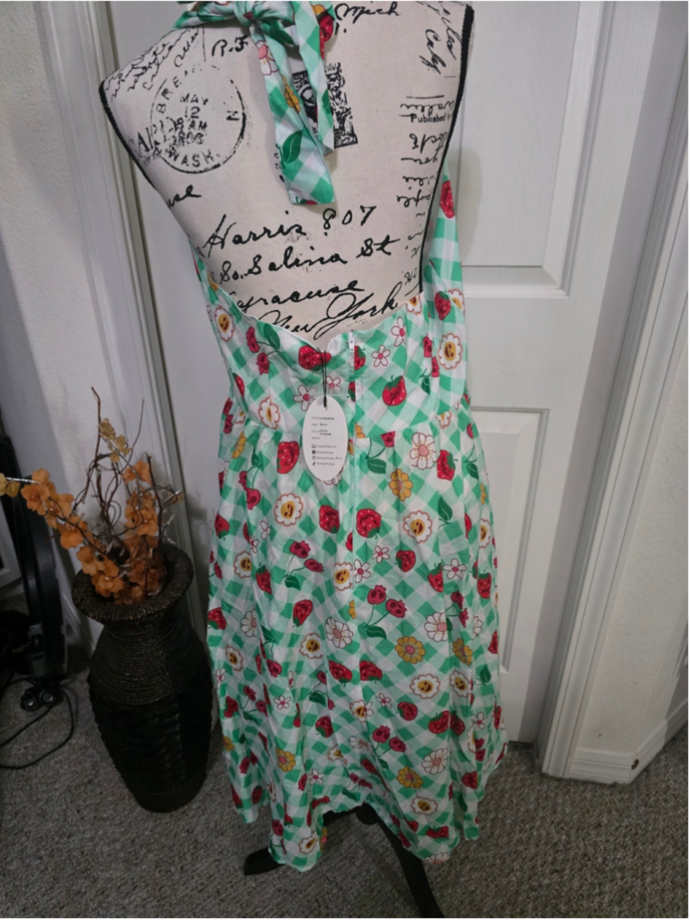 Unique Vintage Strawberry and Flower Summer Dress Size XL NWT - Picture 2 of 6